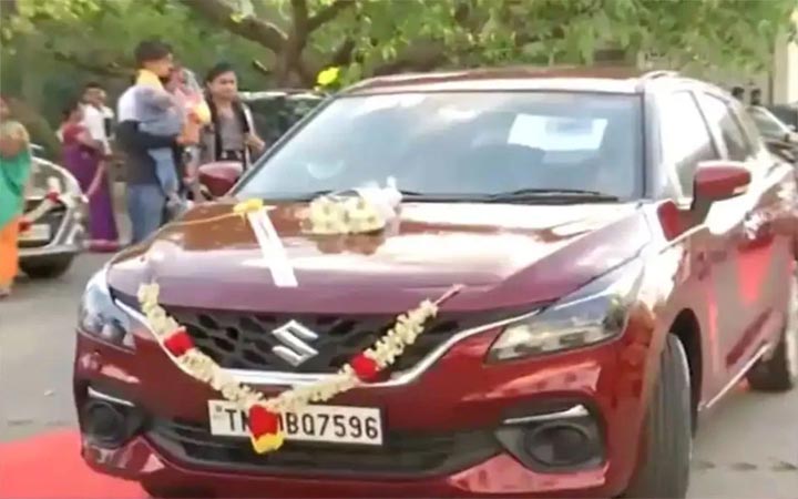 ১০০ কর্মীকে গাড়ি উপহার দিল আইডিয়াস টু আইটি